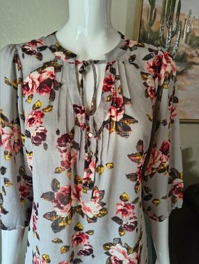 Vera Wang Gray Floral Tie-Neck Blouse with Pink & Red Roses